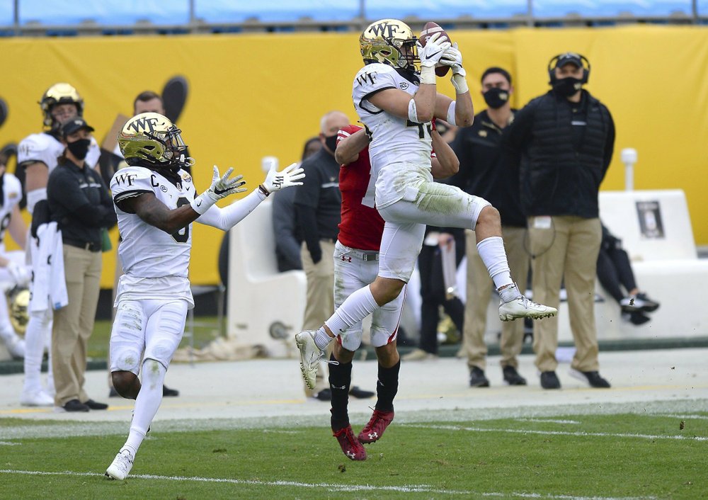 Ball drop Wisconsin wins Duke’s Mayo Bowl, breaks trophy Duke's Mayo